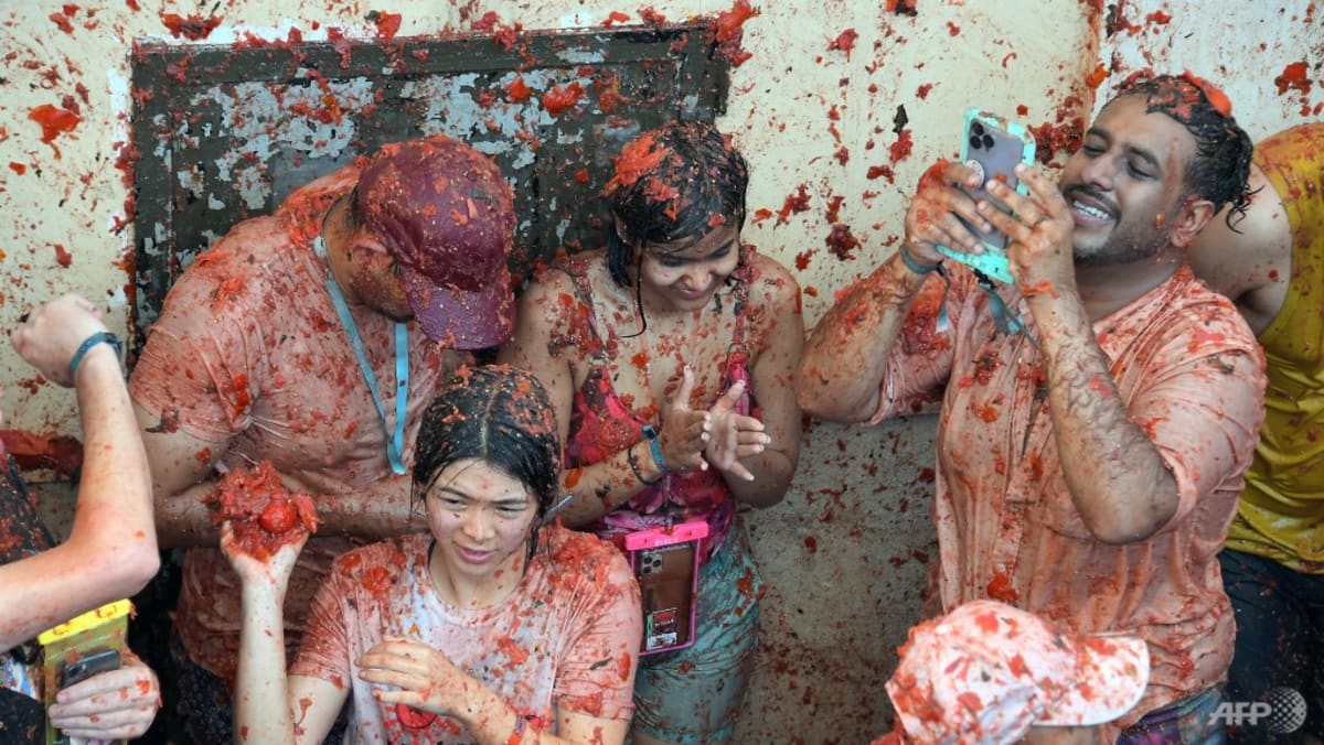Spain's tomato food fight fiesta returns after pandemic