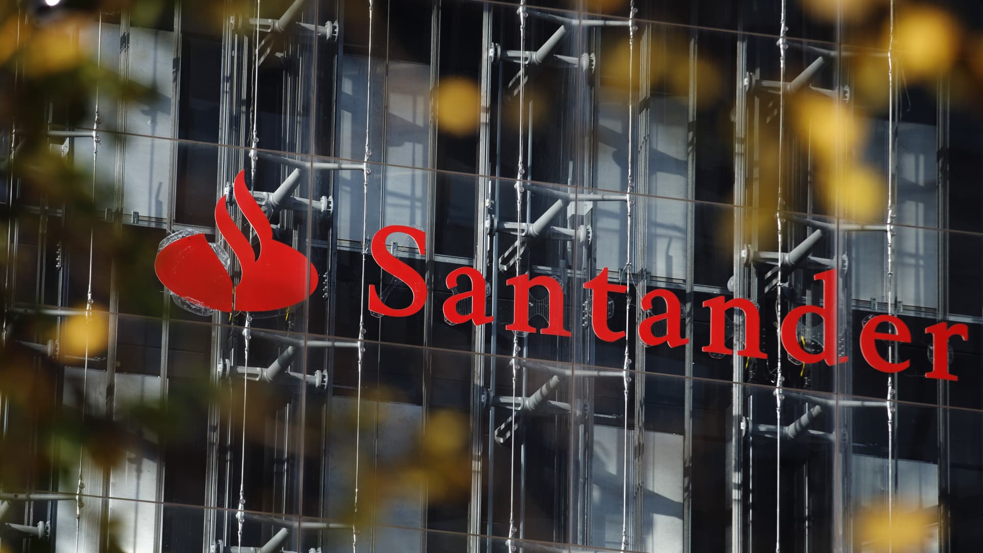 Spain's Santander net profit beats forecasts lifted by home market