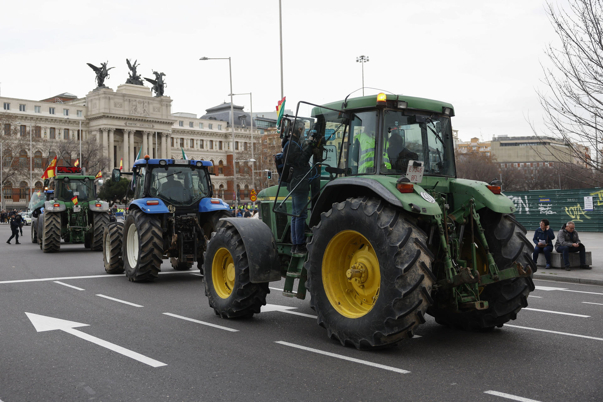Spain farmers&rsquo; protests enter 10th day with rally at agriculture ministry